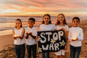 Krieg und Kinder: Wie bewaffnete Konflikte Millionen von kleinen Leben mit sich bringen!